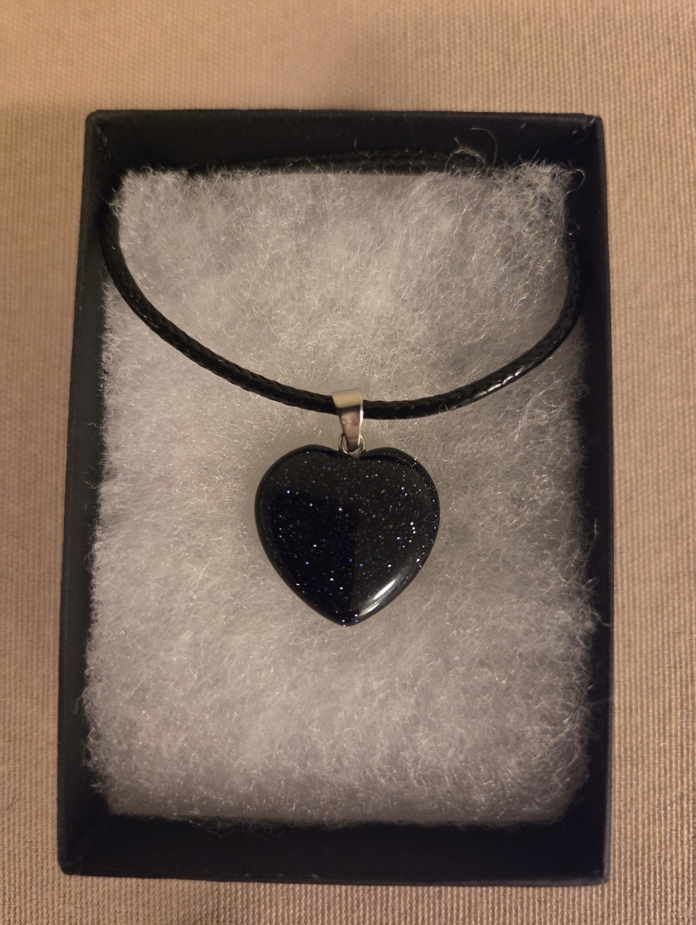 BLACK MICA HEART PENDANT NECKLACE